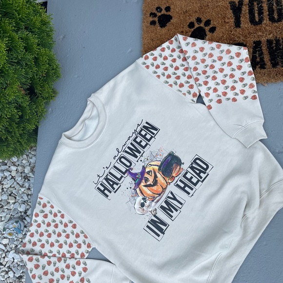 Halloween sweatshirt - Picture 3 of 5